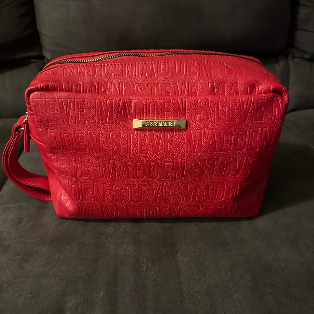 Signature leather Steve Madden make up travel set